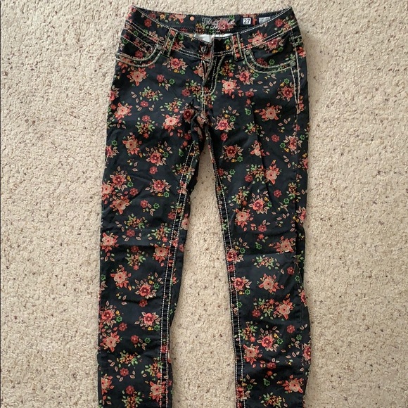Floral Miss Me Jeans - Picture 3 of 5